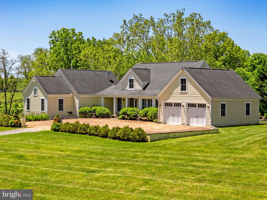 20147 WOODTRAIL RD