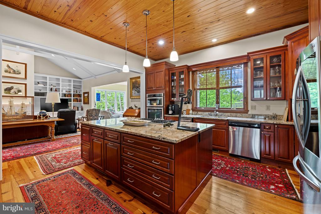 20147 WOODTRAIL RD