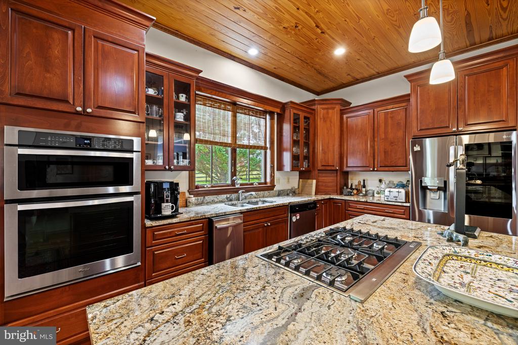 20147 WOODTRAIL RD