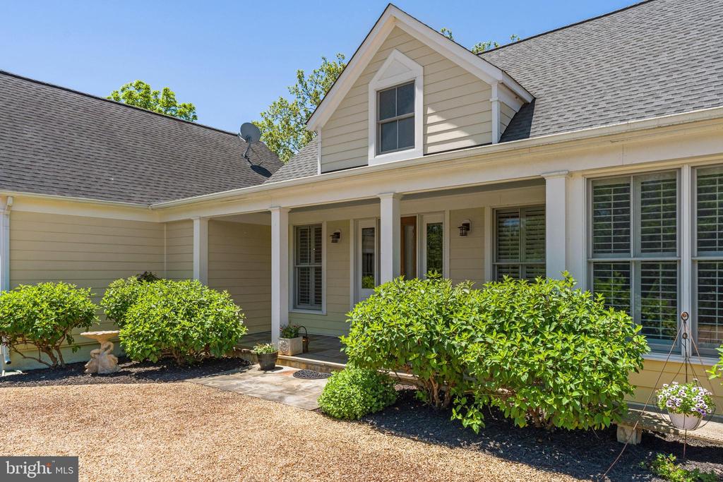 20147 WOODTRAIL RD