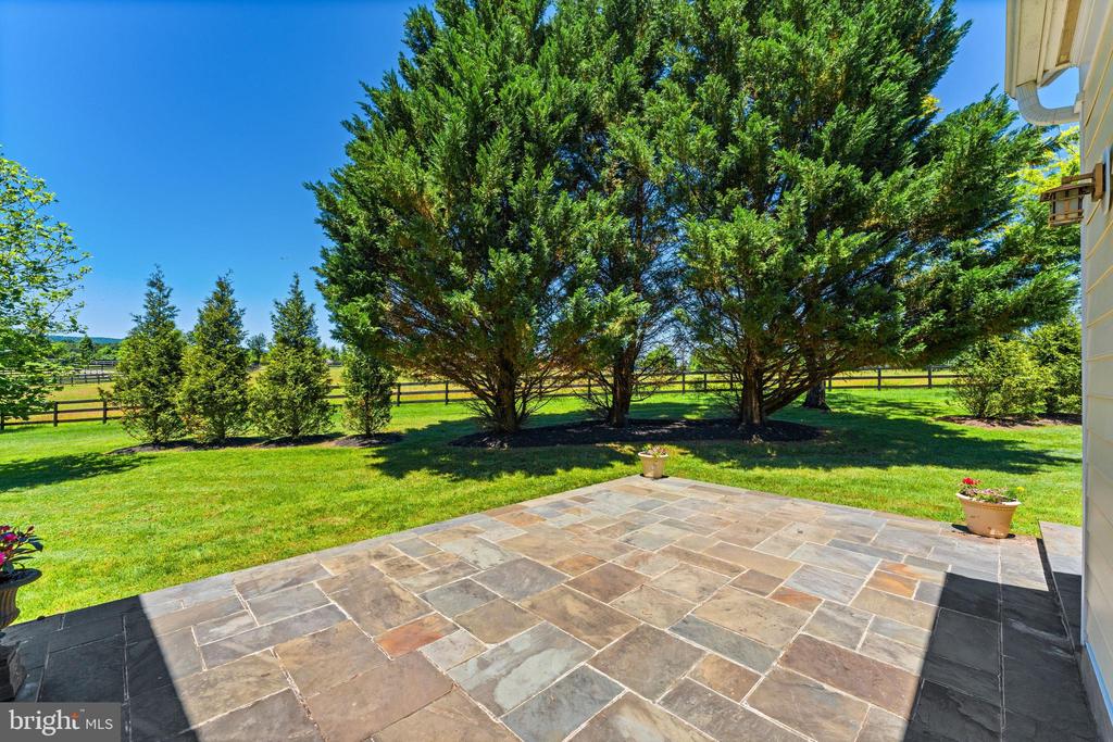 20147 WOODTRAIL RD