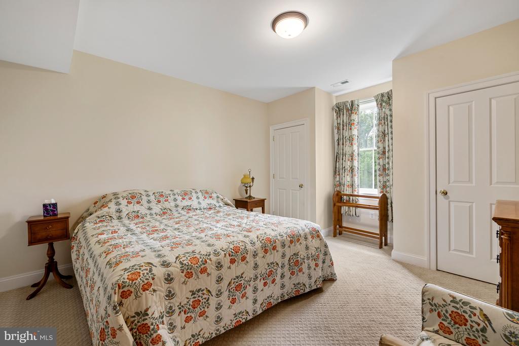 20147 WOODTRAIL RD