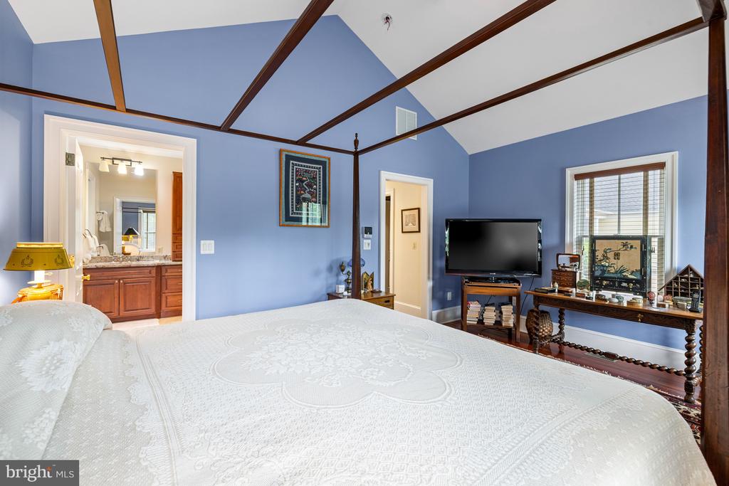20147 WOODTRAIL RD
