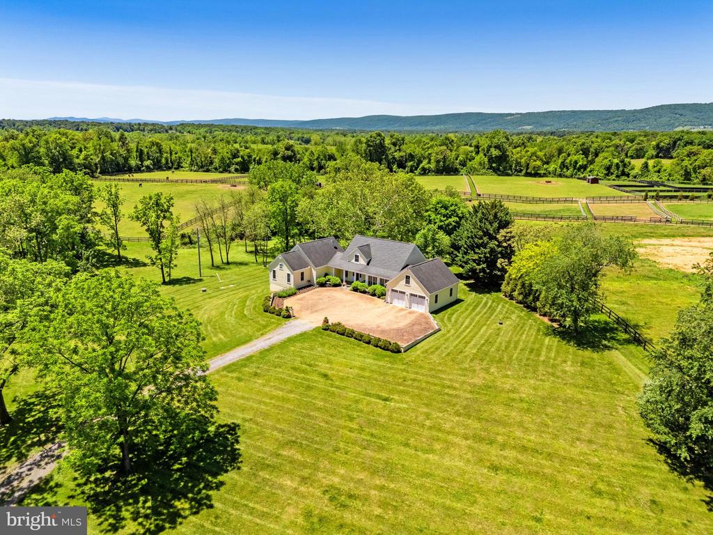 20147 WOODTRAIL RD