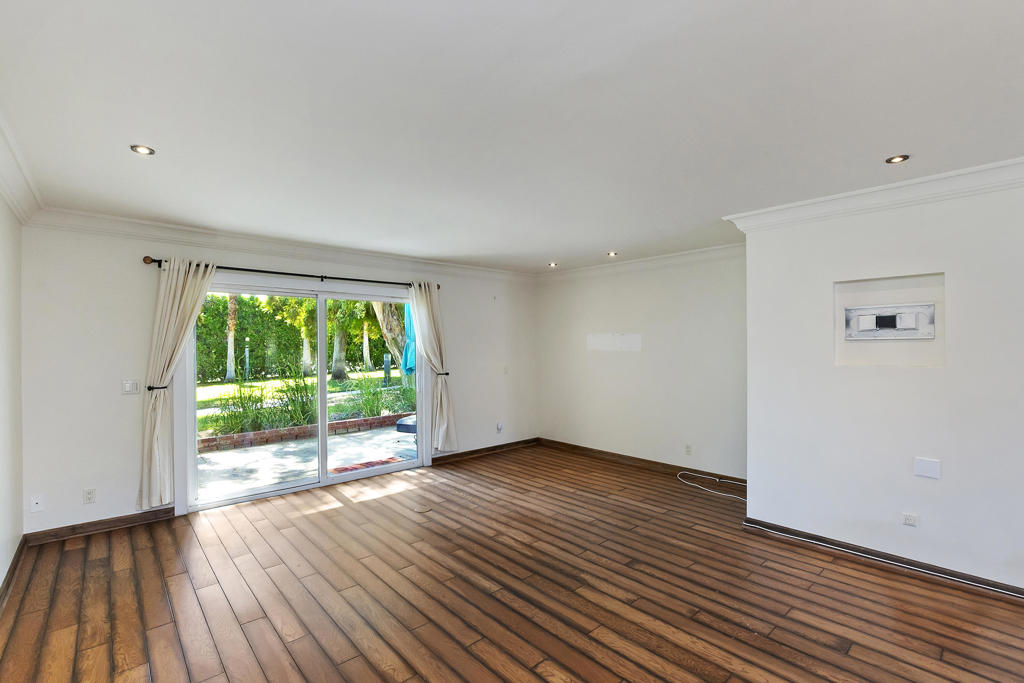 48792 Desert Flower Drive