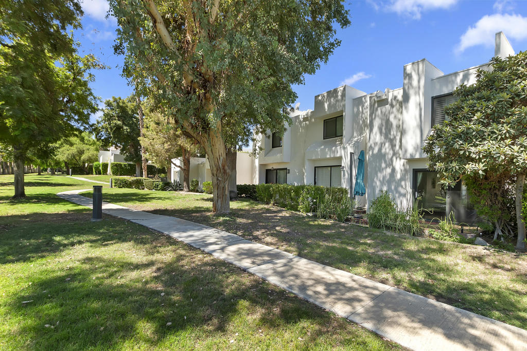 48792 Desert Flower Drive