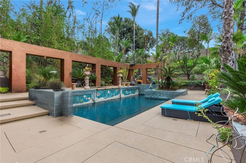 9885 Deerhaven Drive