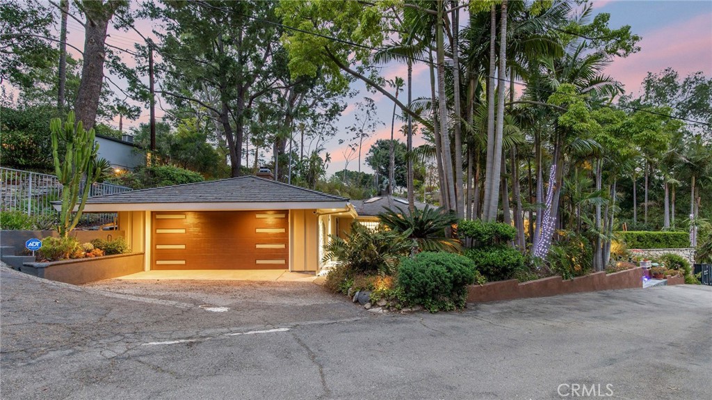 9885 Deerhaven Drive