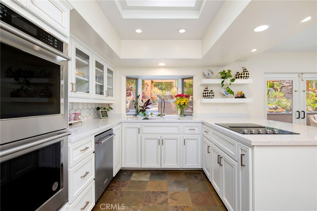 9885 Deerhaven Drive