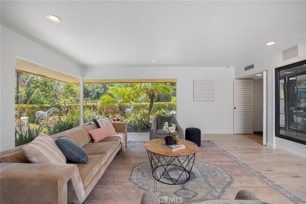 9885 Deerhaven Drive