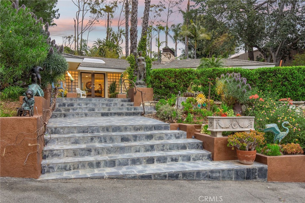 9885 Deerhaven Drive