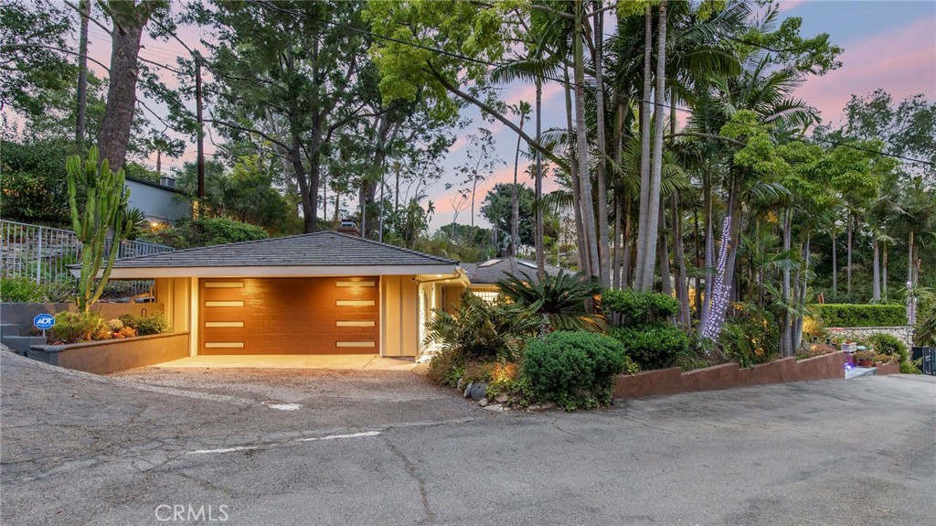 9885 Deerhaven Drive