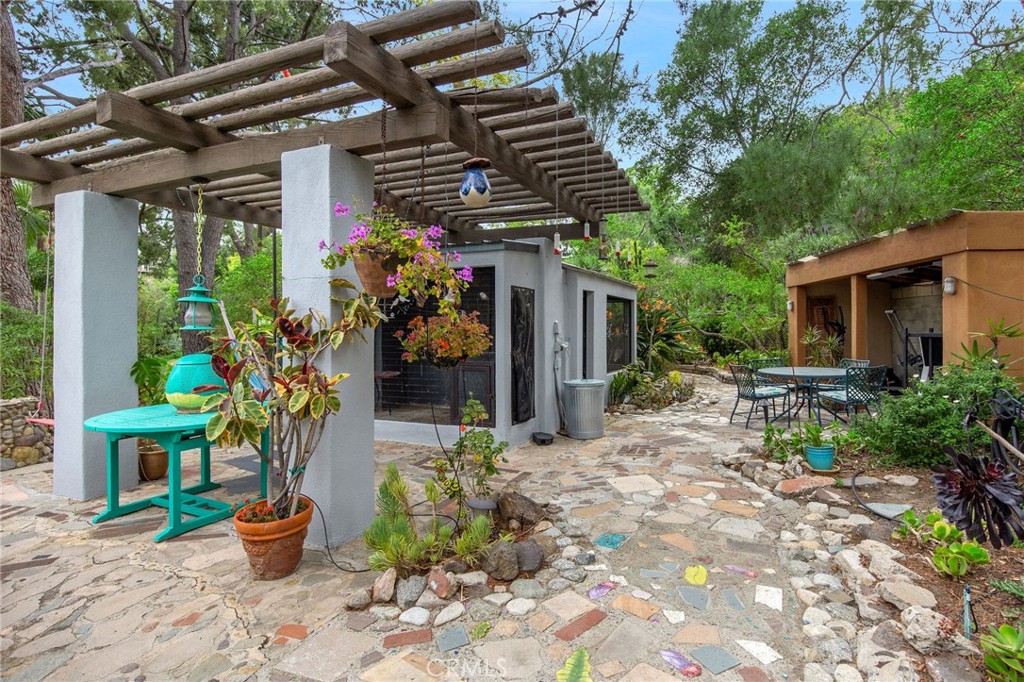 9885 Deerhaven Drive