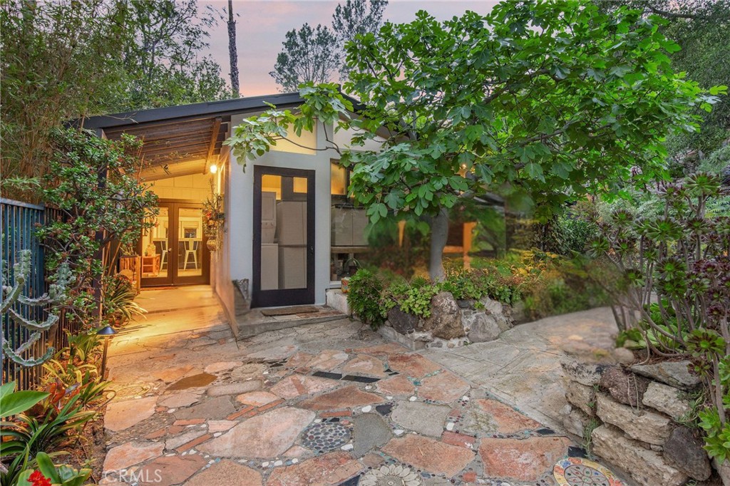 9885 Deerhaven Drive