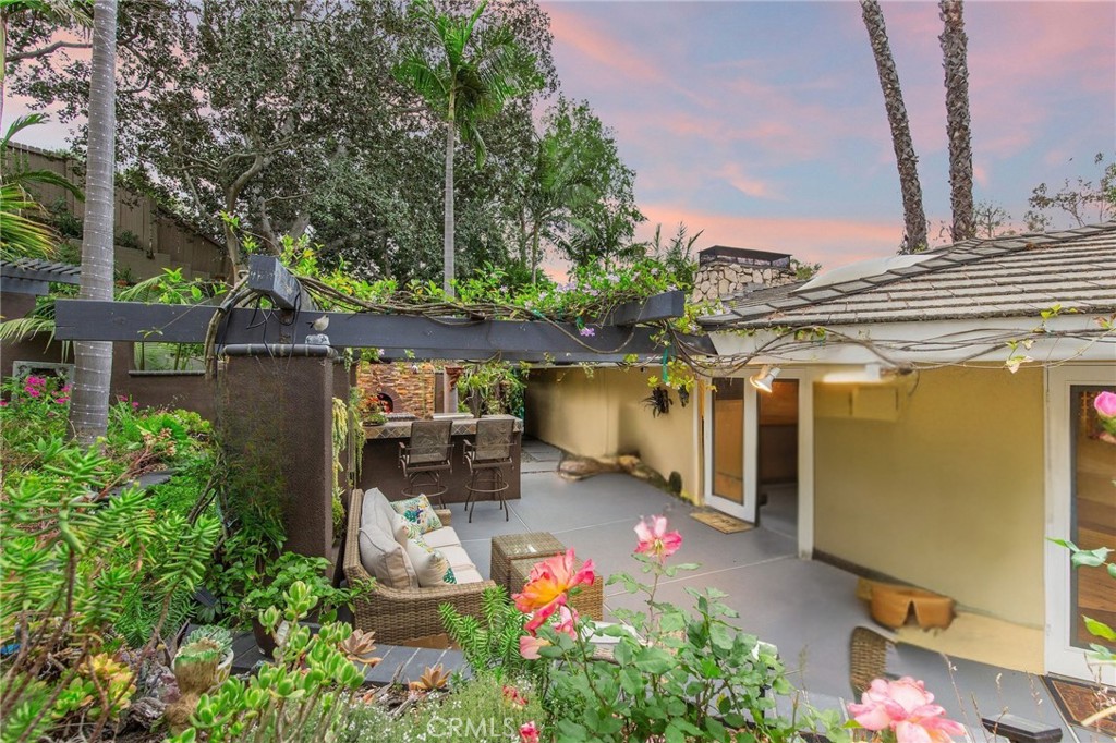 9885 Deerhaven Drive