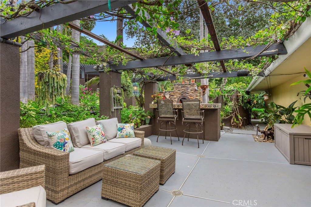 9885 Deerhaven Drive