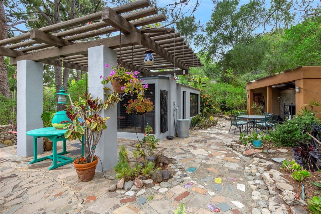 9885 Deerhaven Drive