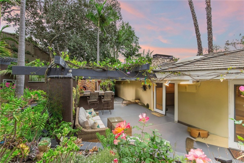 9885 Deerhaven Drive