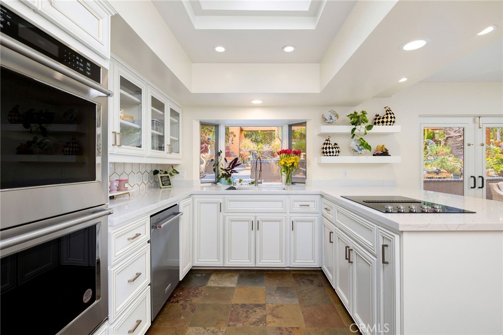 9885 Deerhaven Drive