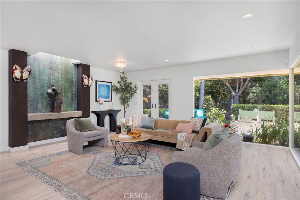 9885 Deerhaven Drive