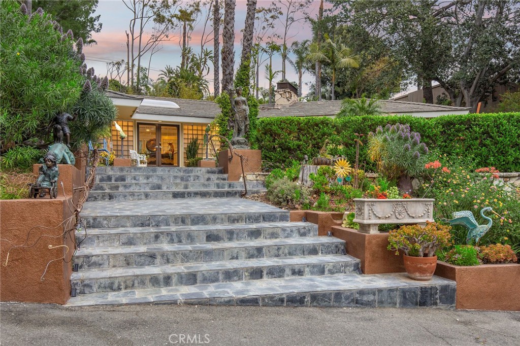 9885 Deerhaven Drive