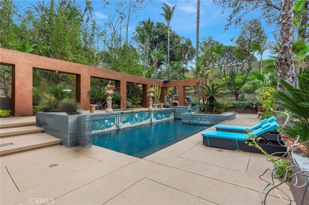9885 Deerhaven Drive