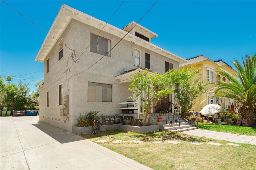 1256 W 22nd