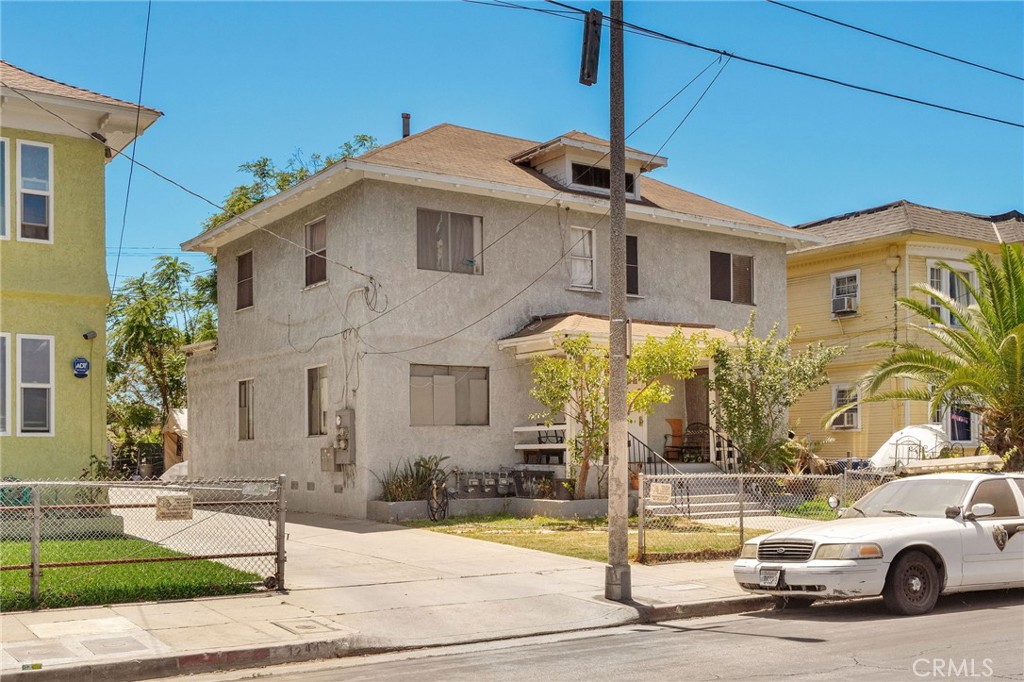 1256 W 22nd