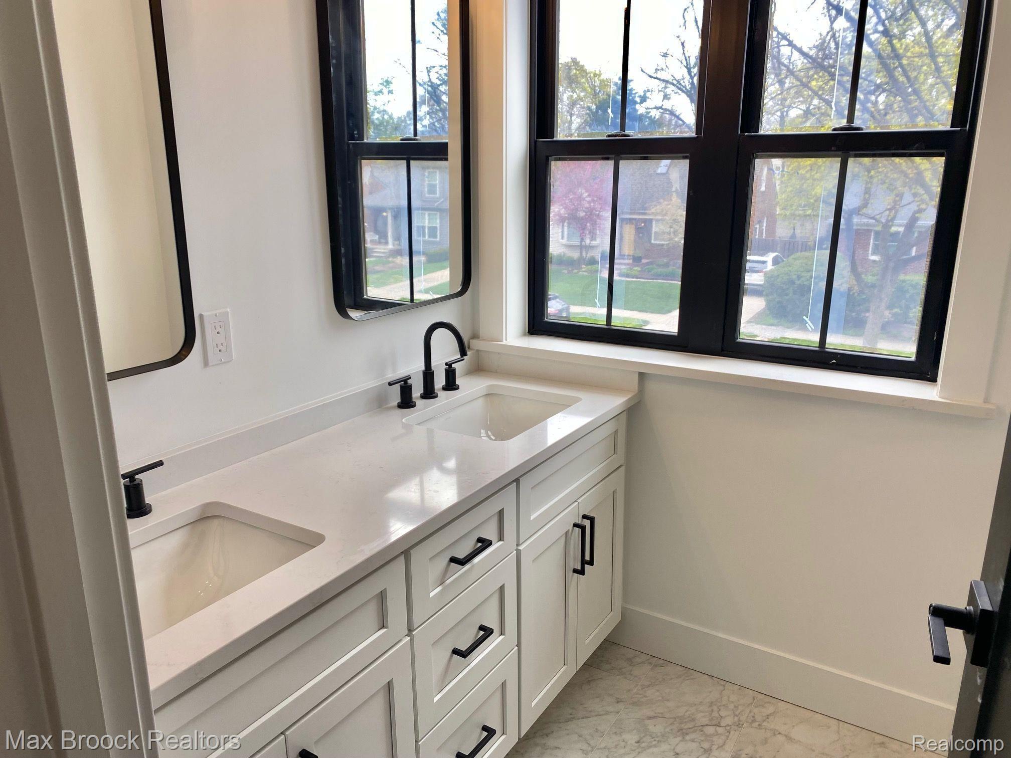 2078 MANCHESTER Road