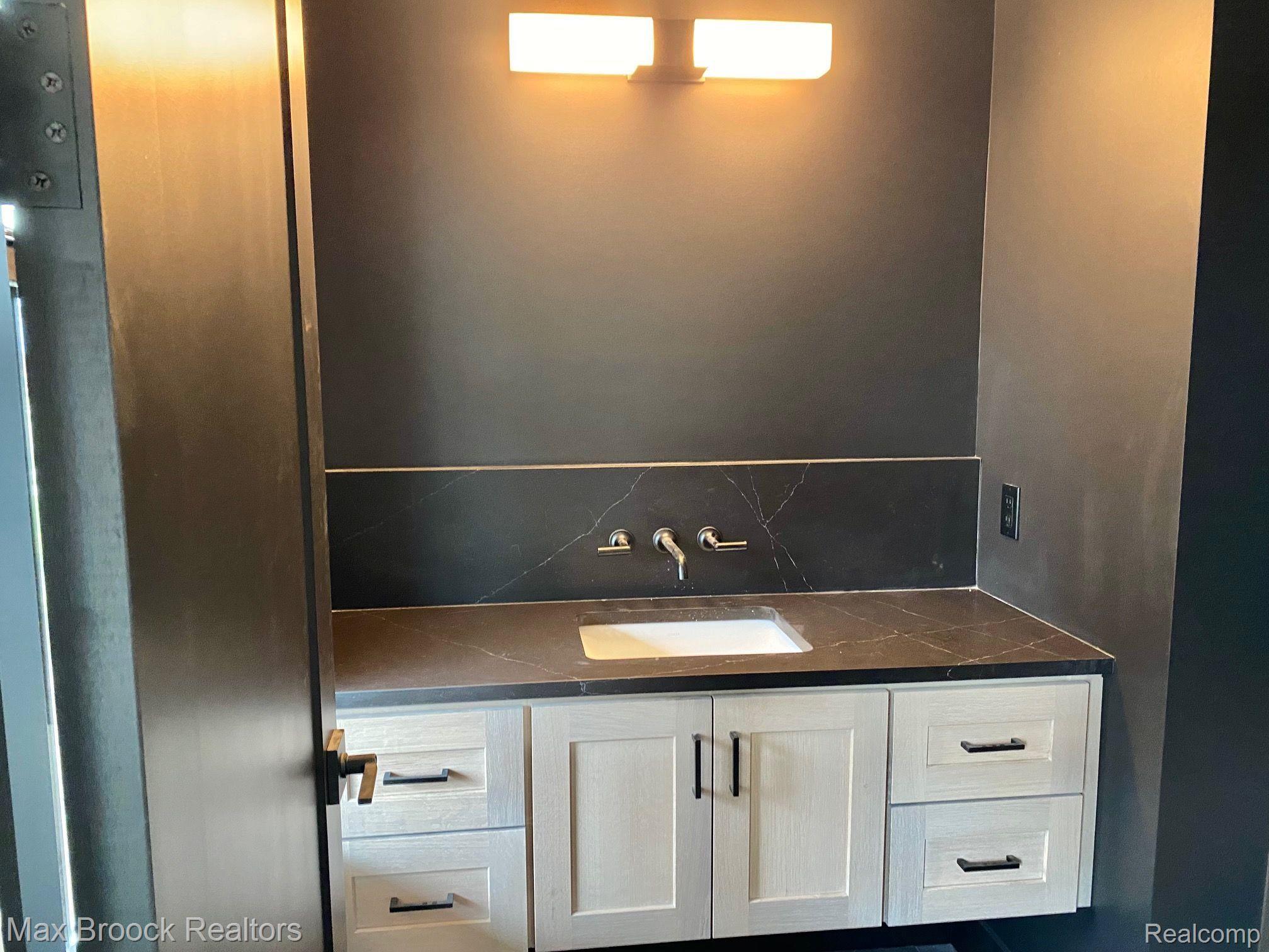 2078 MANCHESTER Road