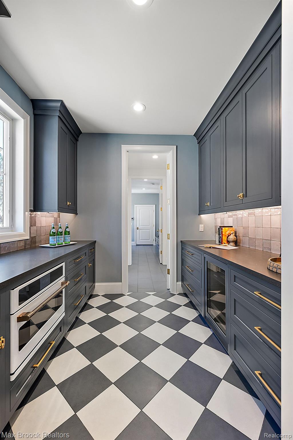 1371 NORTHLAWN Boulevard