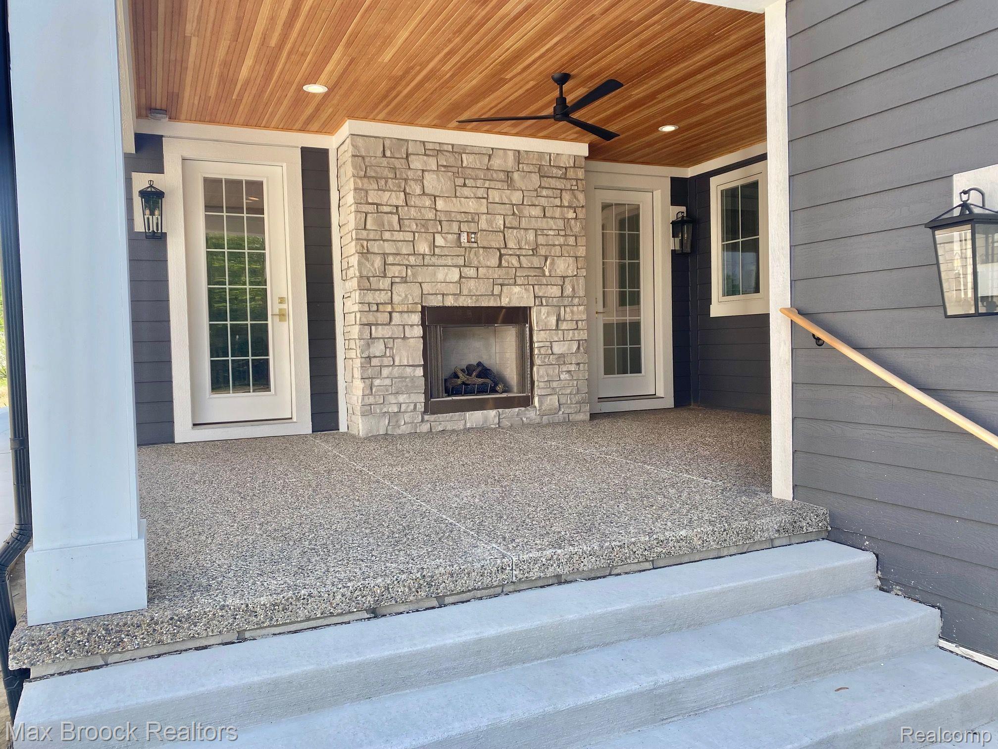 1371 NORTHLAWN Boulevard