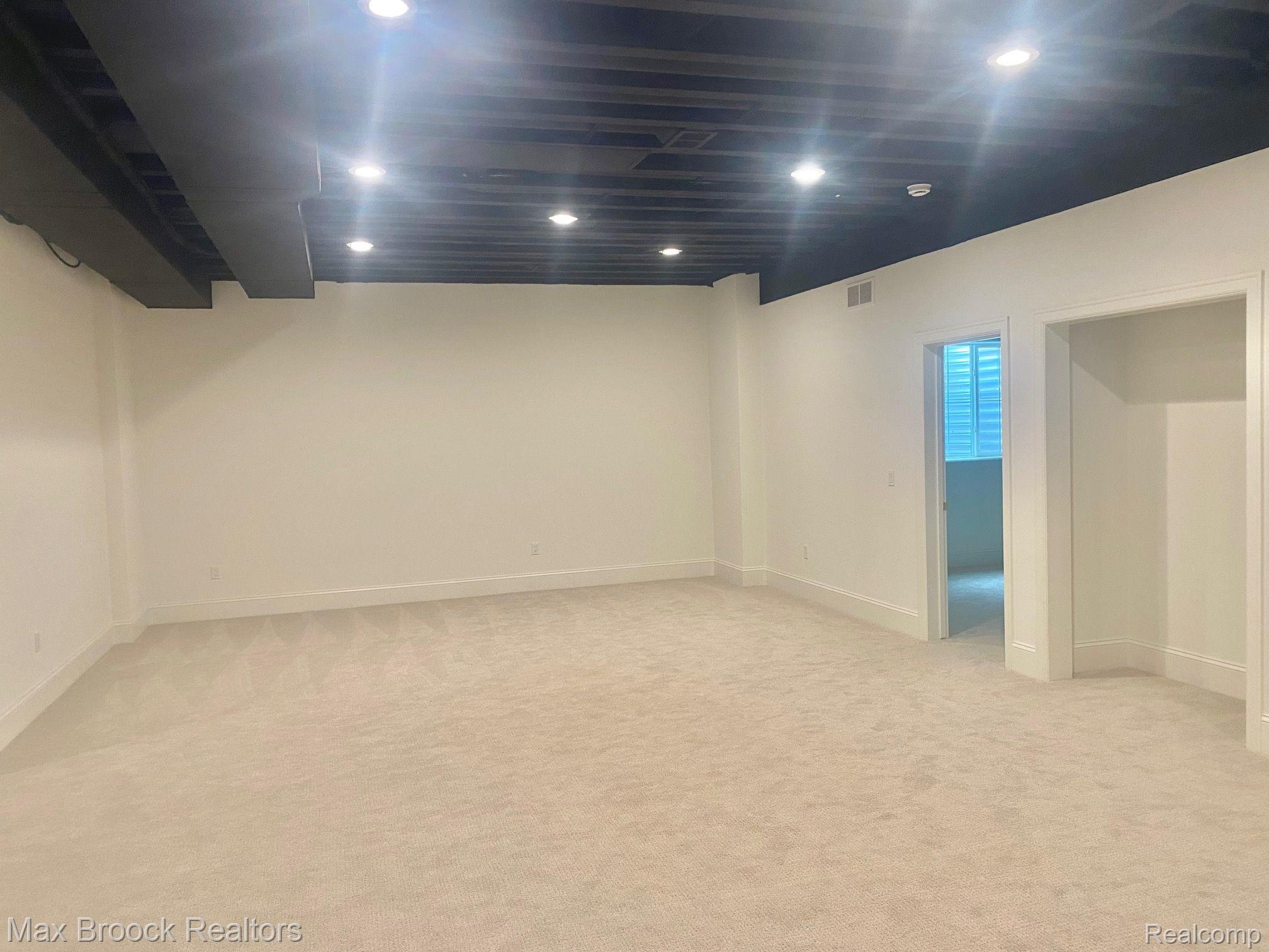 1371 NORTHLAWN Boulevard