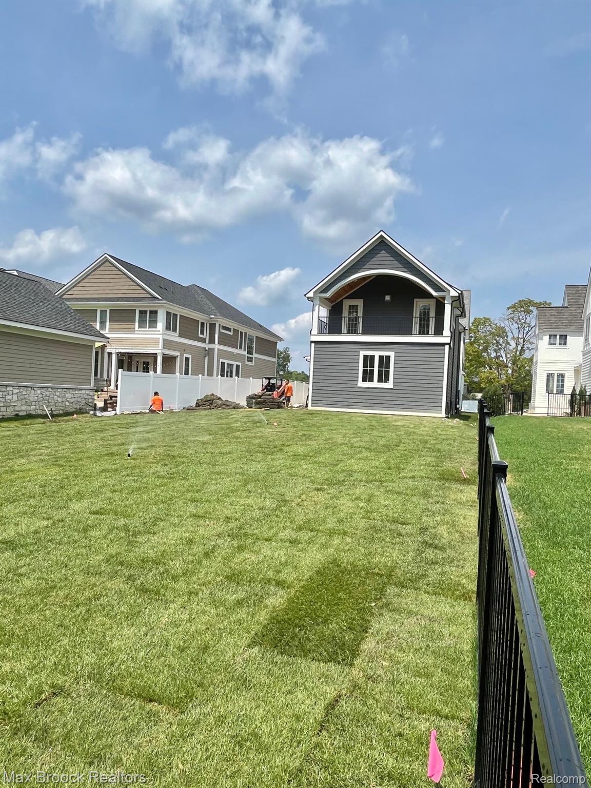 1371 NORTHLAWN Boulevard