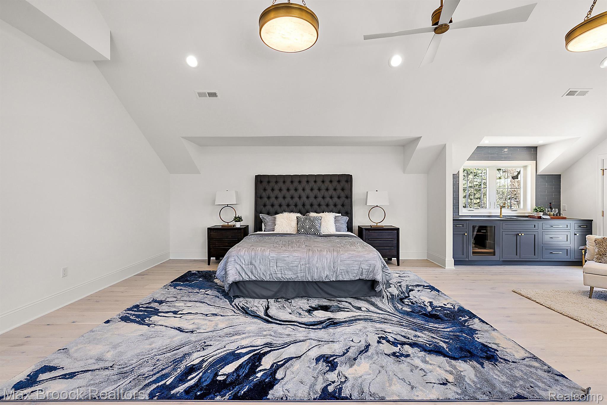 1371 NORTHLAWN Boulevard