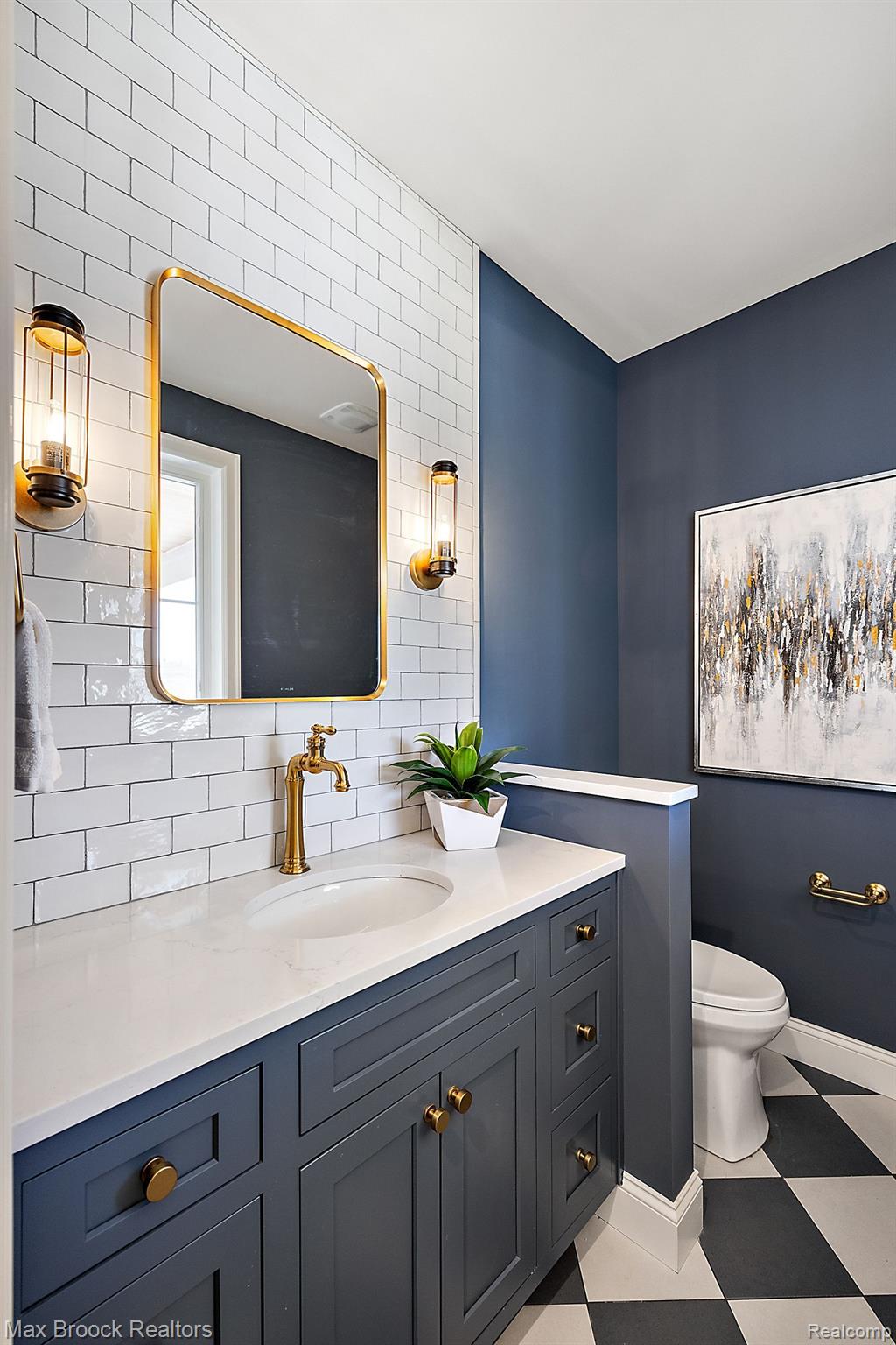 1371 NORTHLAWN Boulevard