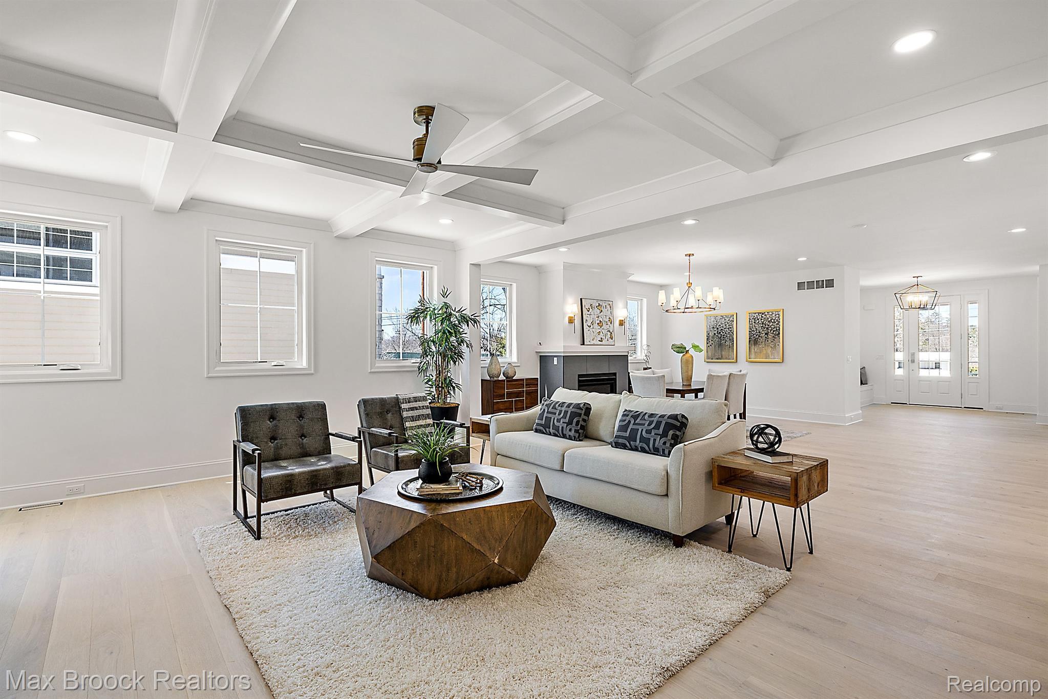 1371 NORTHLAWN Boulevard