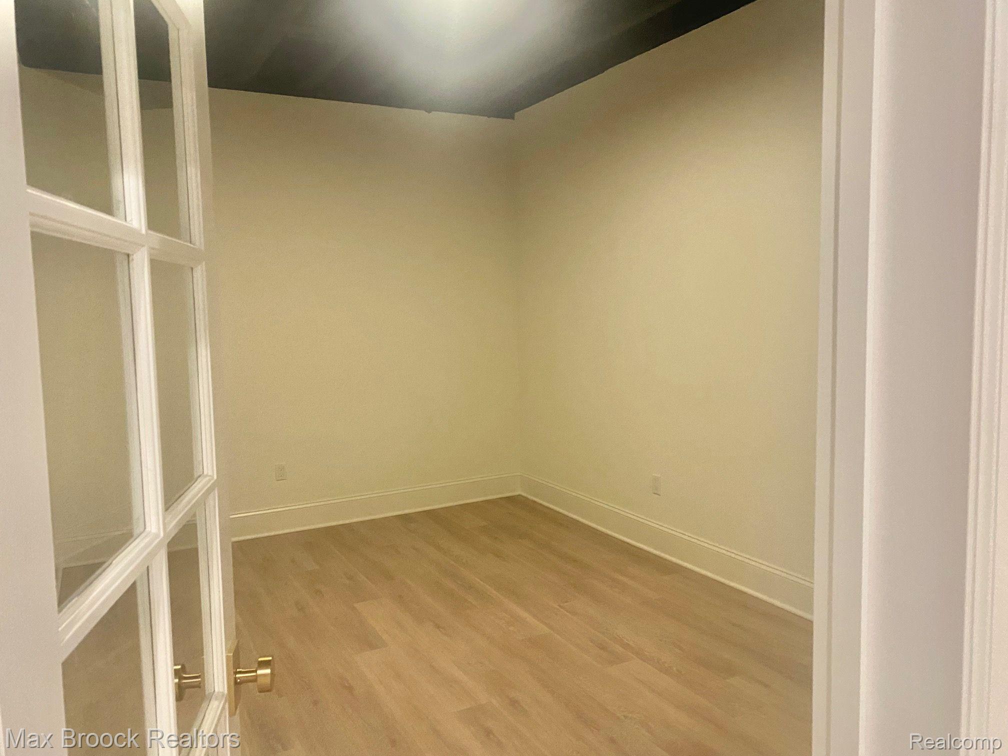 1371 NORTHLAWN Boulevard