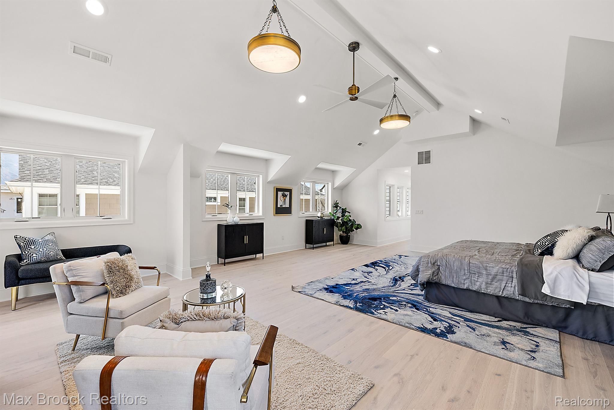 1371 NORTHLAWN Boulevard