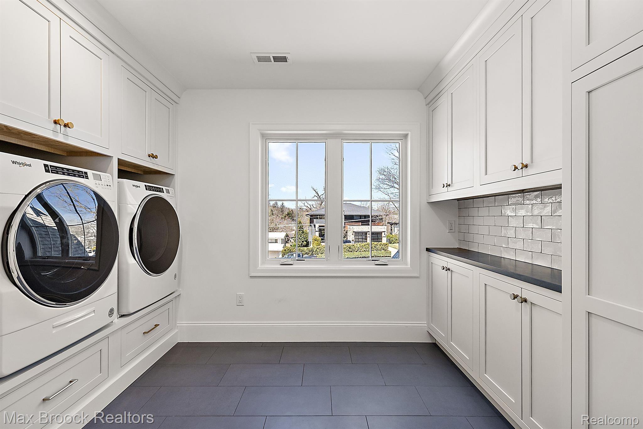 1371 NORTHLAWN Boulevard