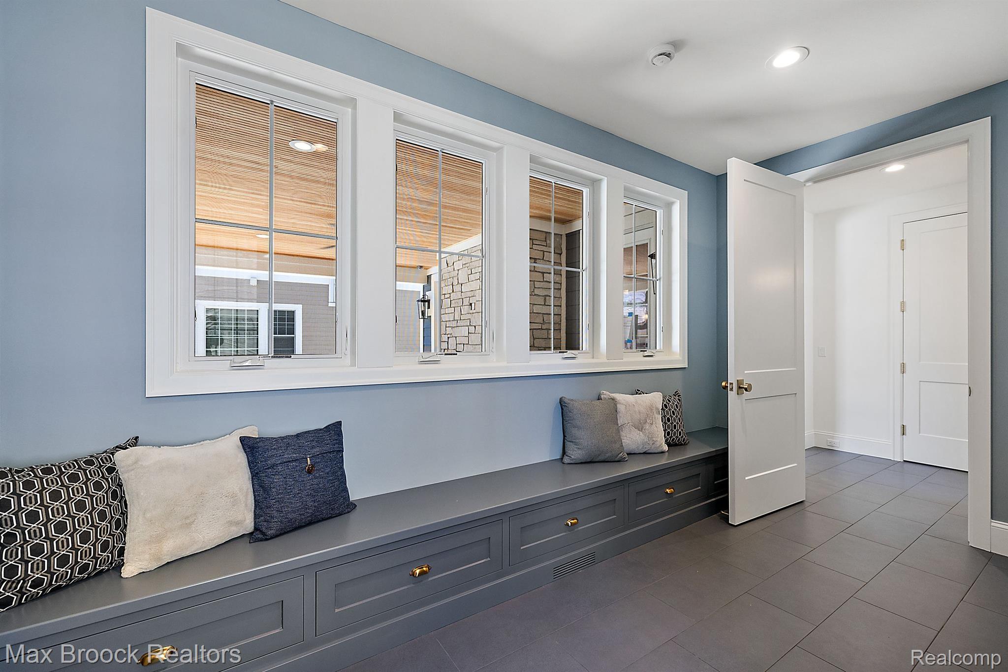 1371 NORTHLAWN Boulevard