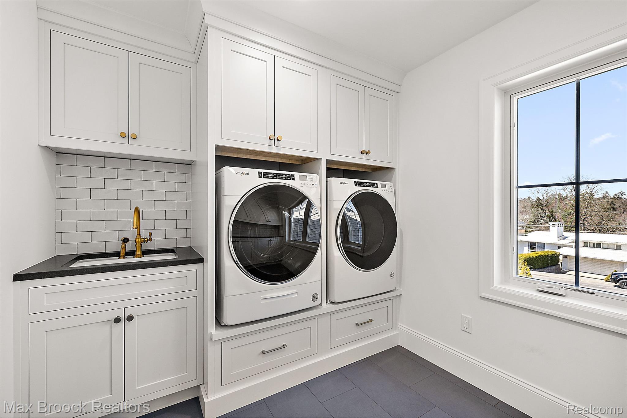 1371 NORTHLAWN Boulevard