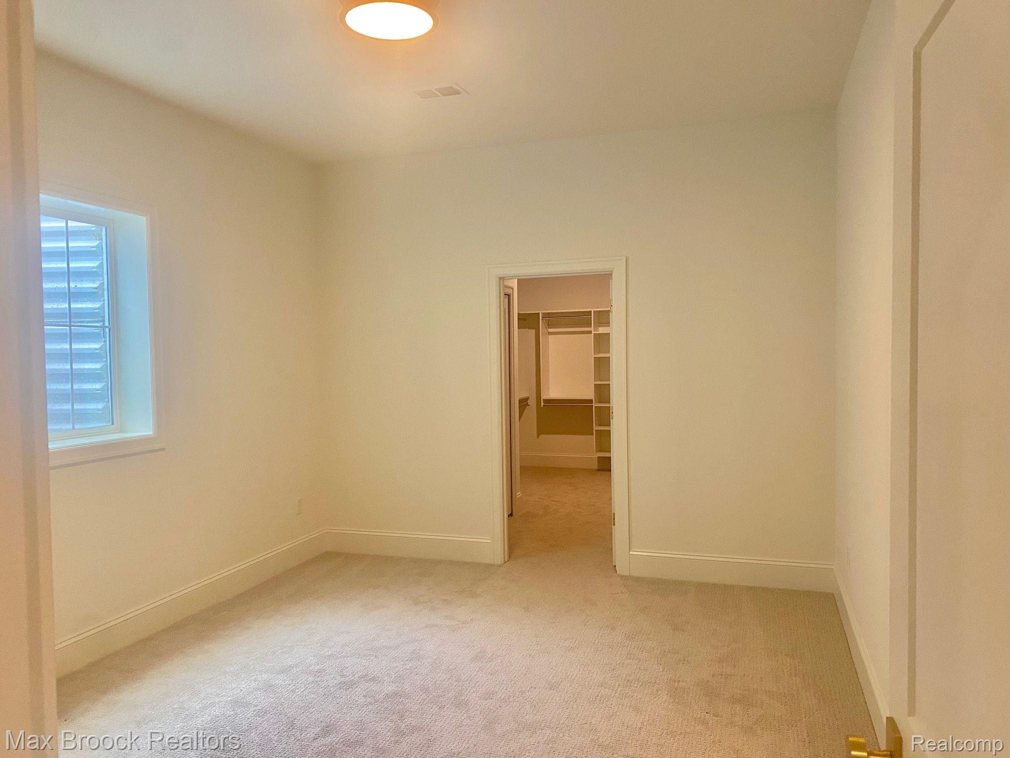 1371 NORTHLAWN Boulevard