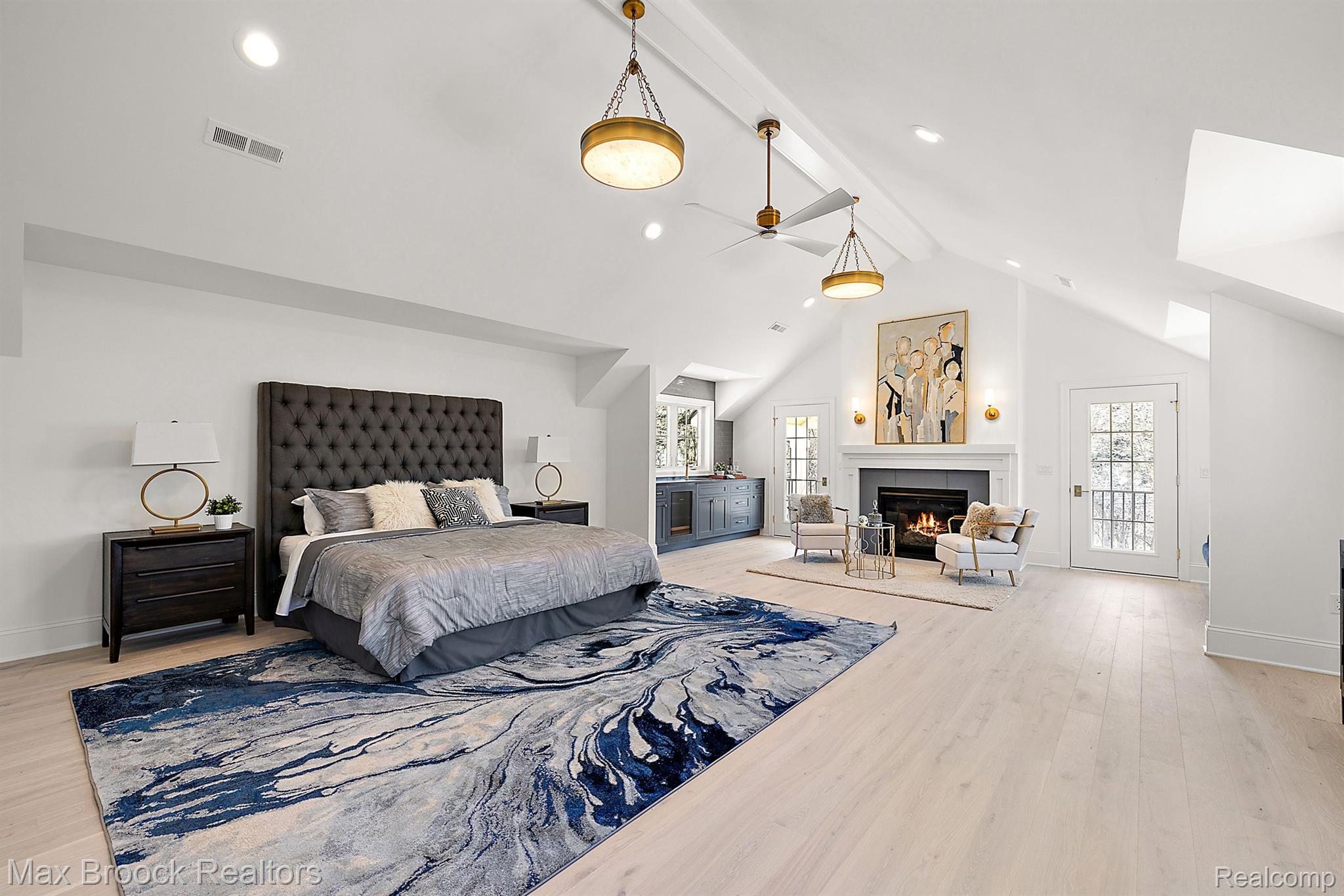 1371 NORTHLAWN Boulevard