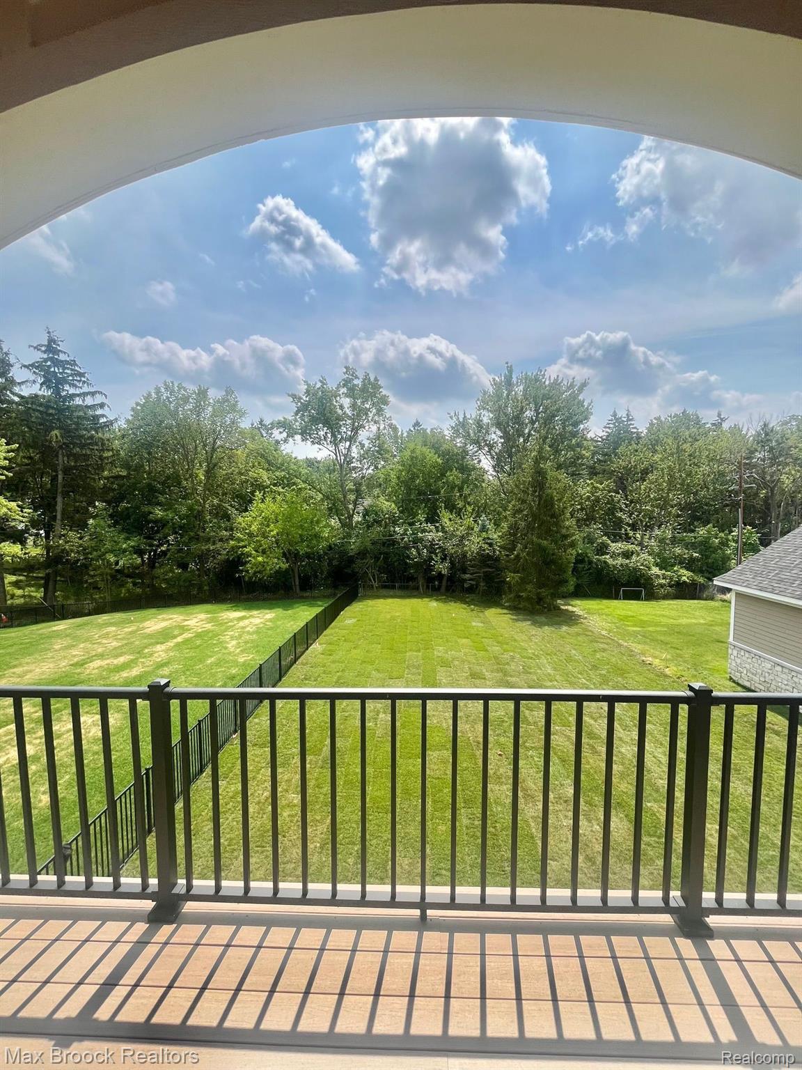 1371 NORTHLAWN Boulevard