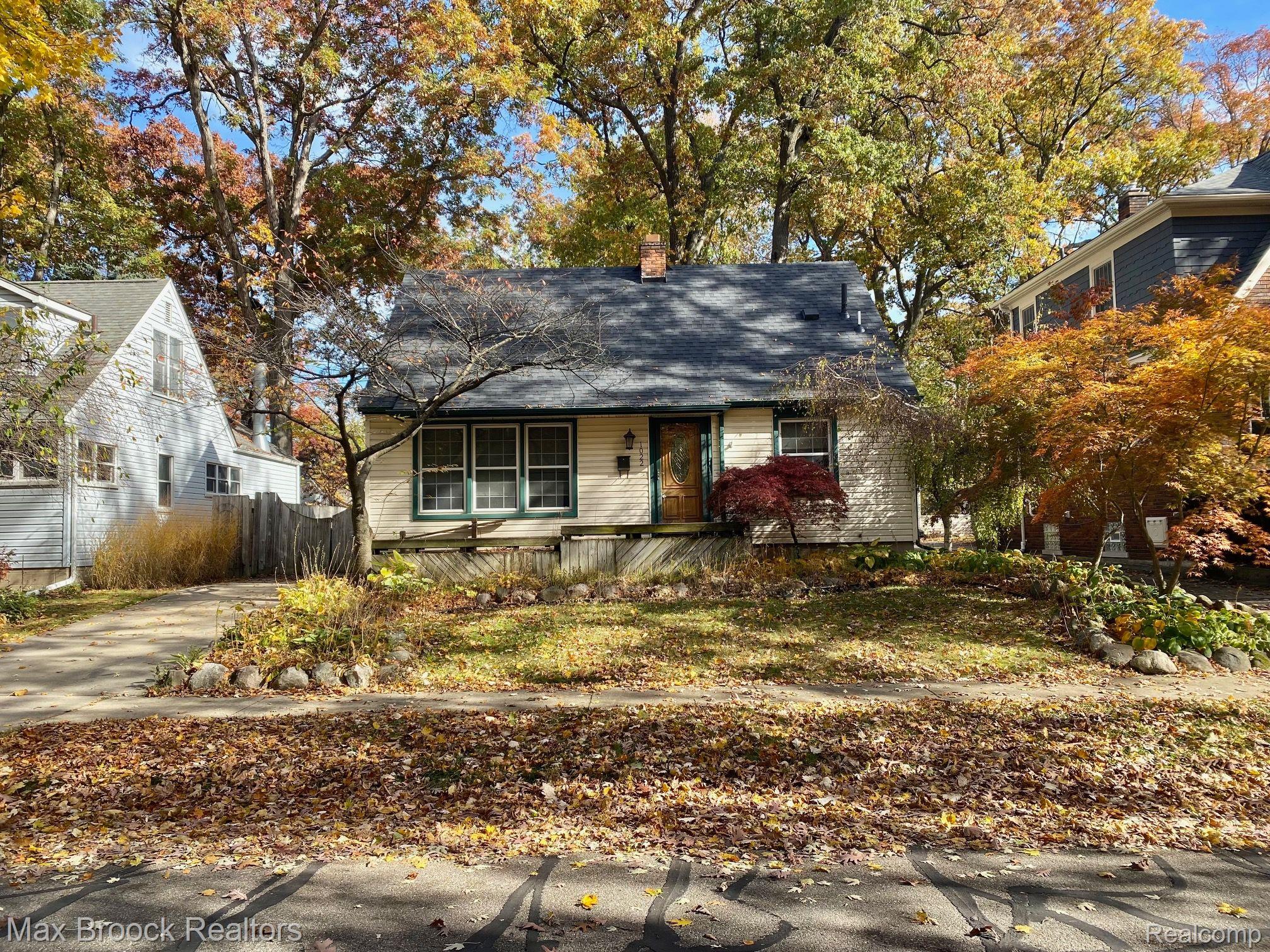 1022 N MAPLE AVE