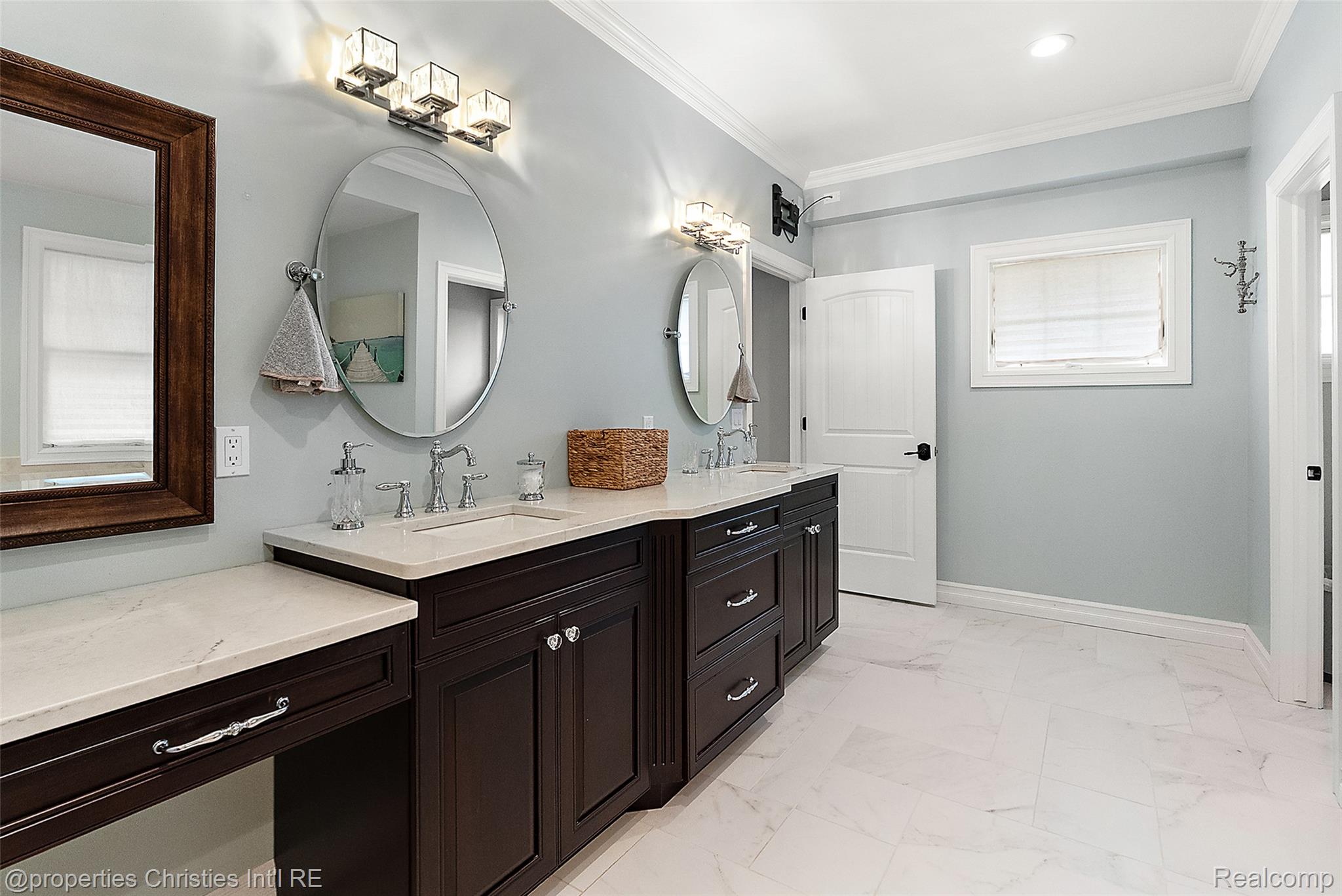 525 Broadacre Avenue