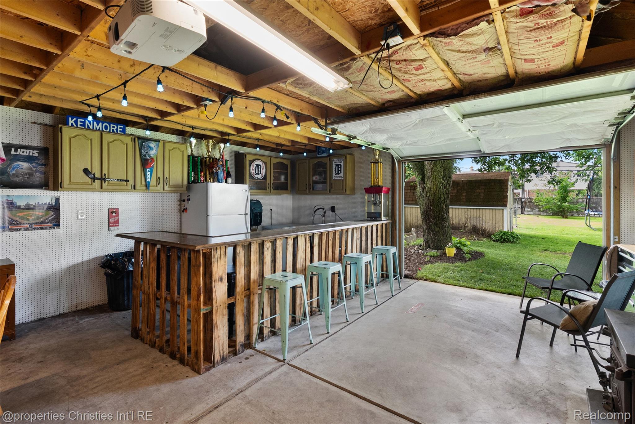525 Broadacre Avenue
