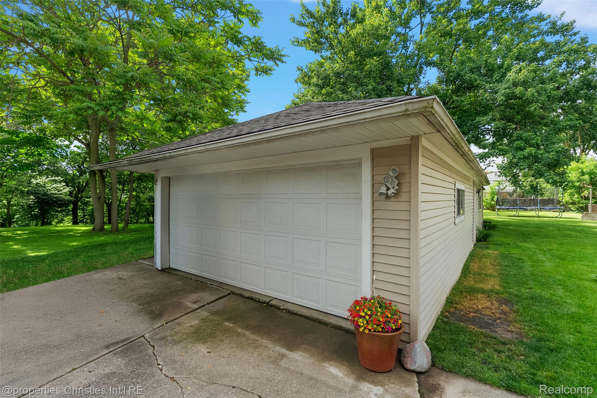 525 Broadacre Avenue