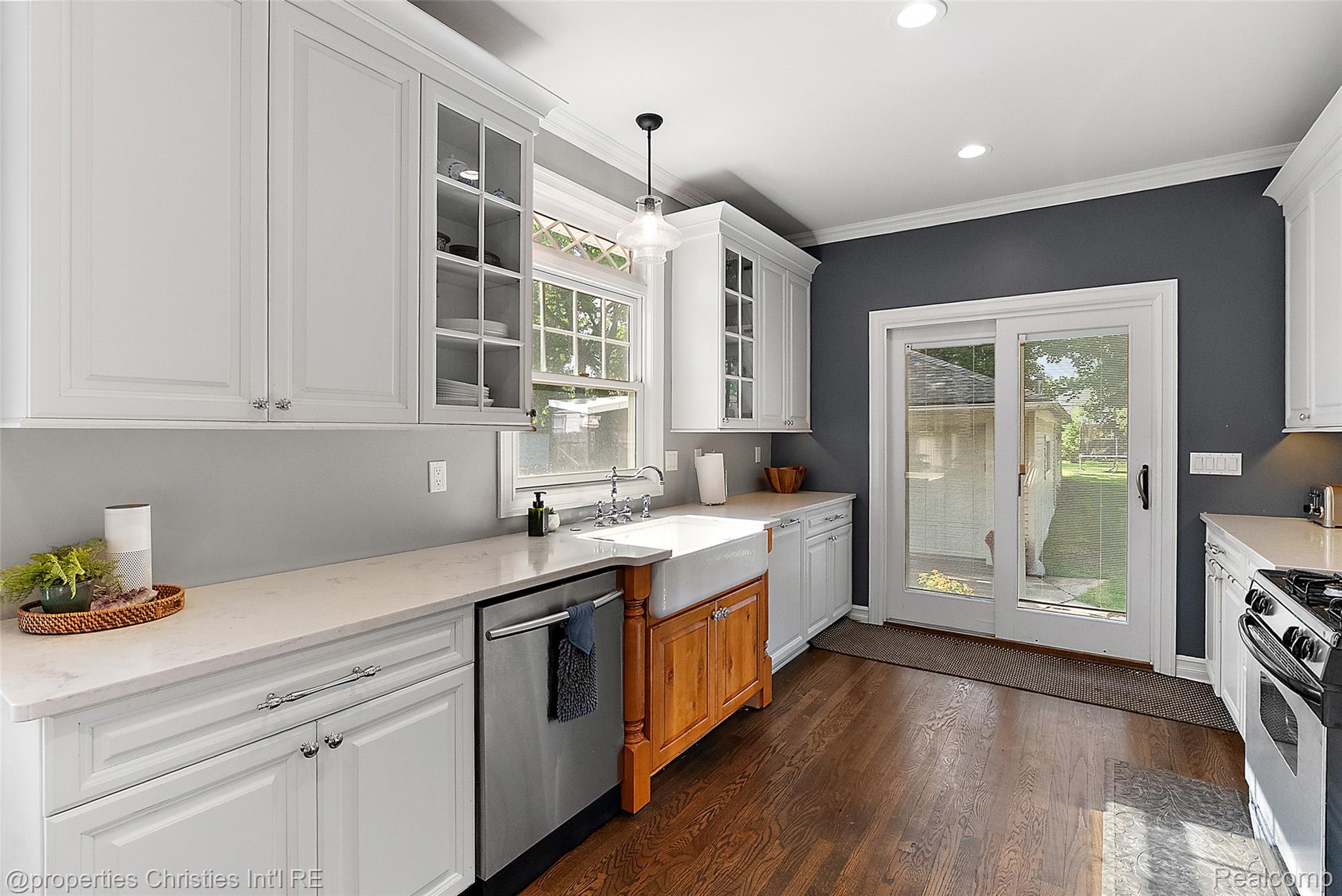 525 Broadacre Avenue